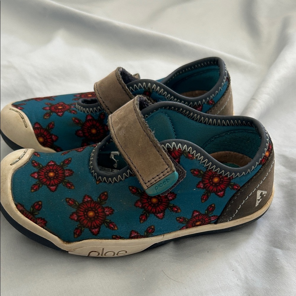 Kids Plae Chloe Floral Blue and Brown Shoes Sz 9 Toddler